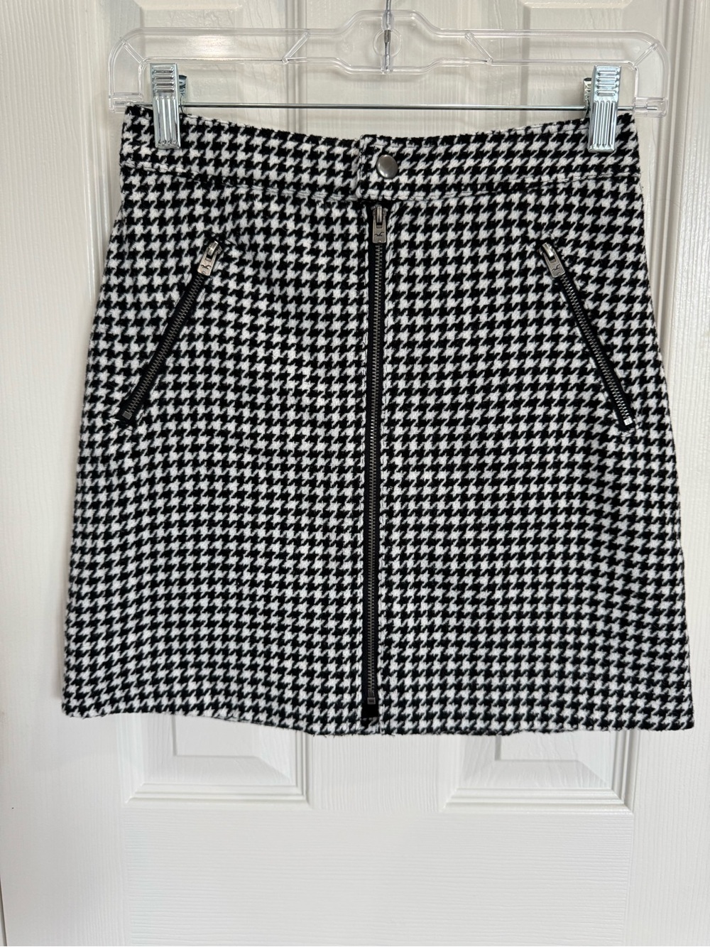 Hollister Black & White Houndstooth Zip-Front Pencil